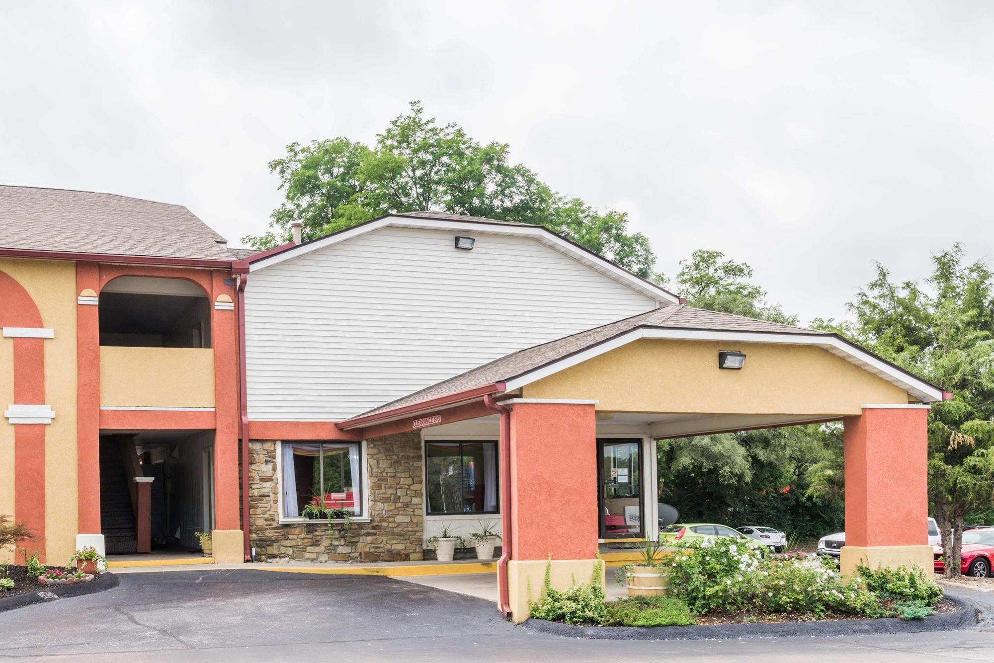 Days Inn By Wyndham Bloomington Exterior foto