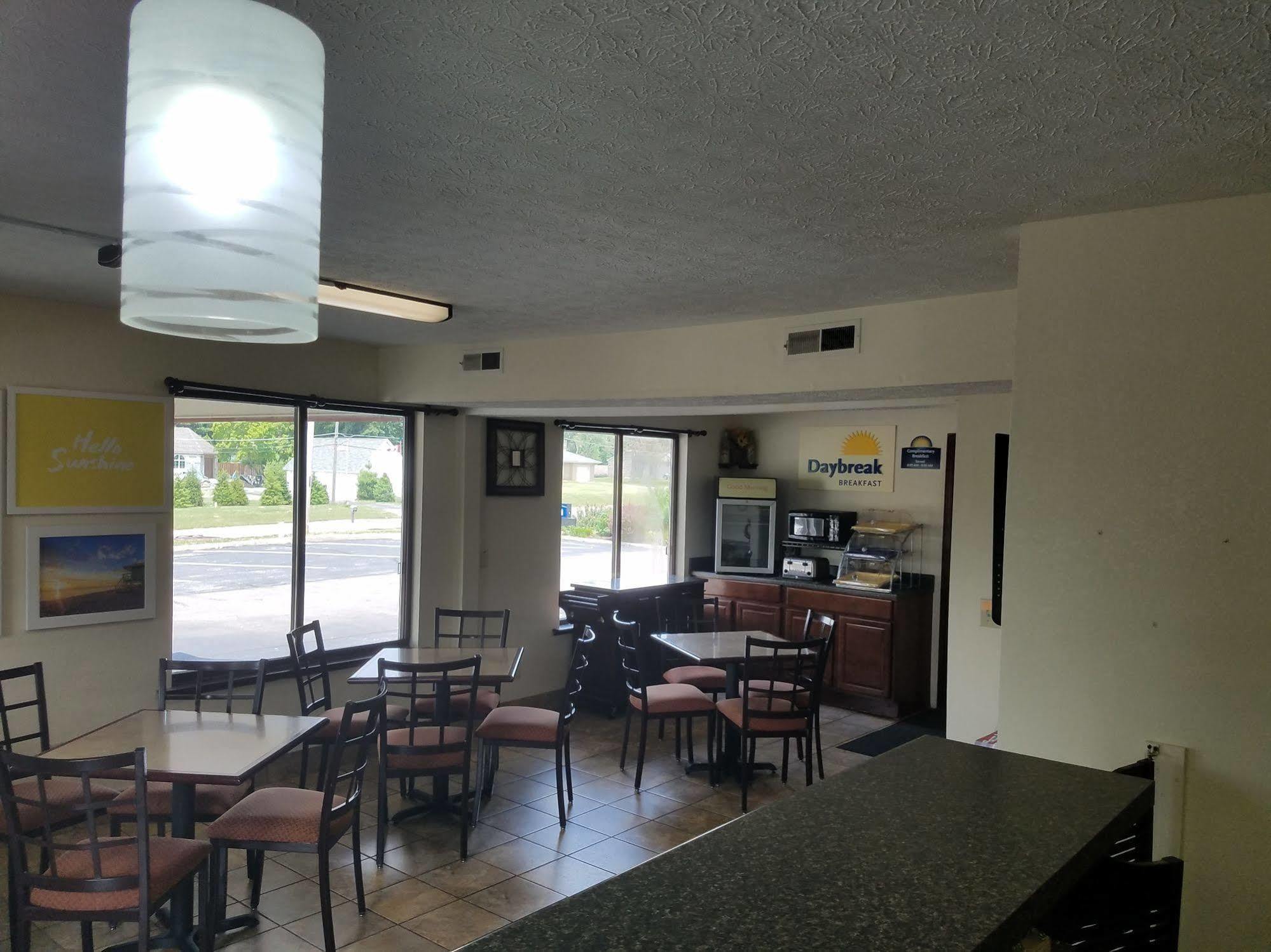 Days Inn By Wyndham Bloomington Exterior foto